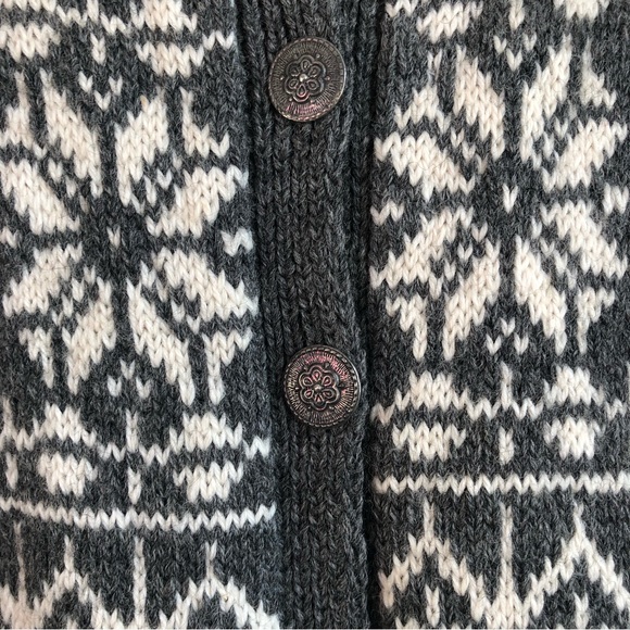 Handmade Handknit Fair Isle Winter Snowflake Wool Knit Button Up Sweater - Picture 7 of 10